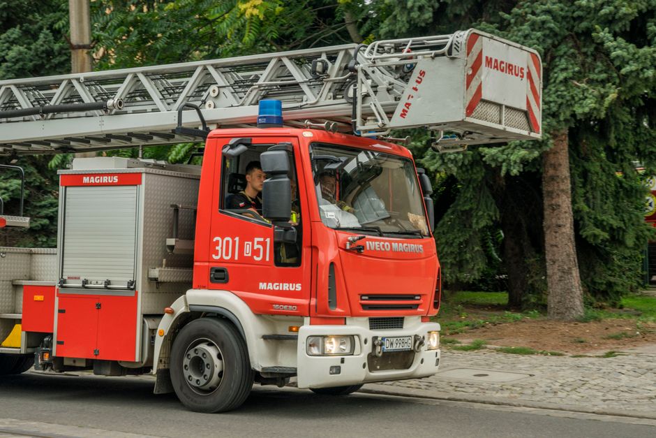 Professionele vrachtwagen met een glanzende afwerking dankzij Great Lion polish, perfect voor exterieur verzorging.